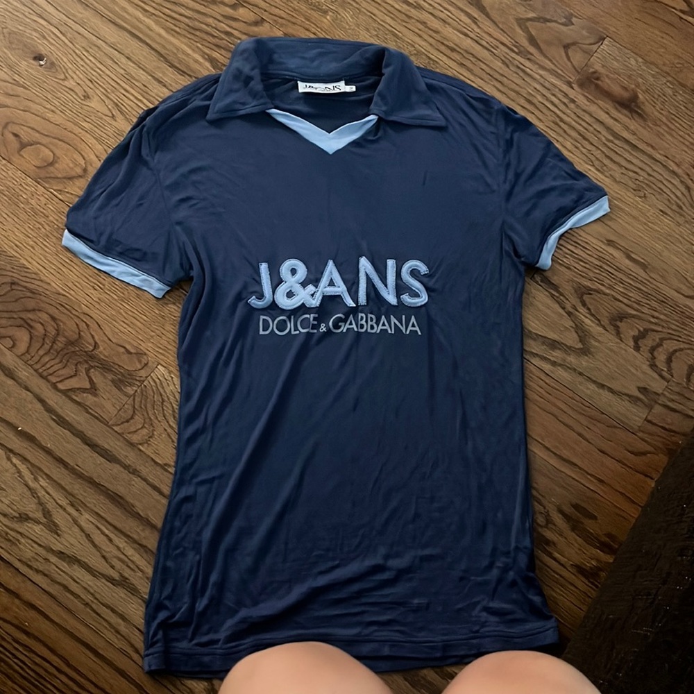 D&G shirt, pre loved. Size M, very stretchy.